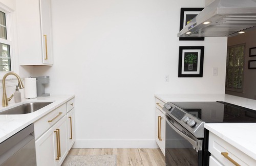 Wright Casa | "The Emerald" - Stylish & Modern Townhome