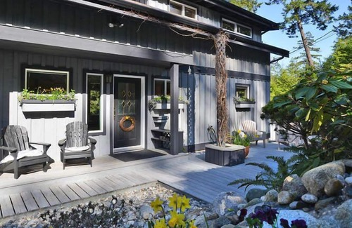 Halfmoon Bay Cabaña | The Enchanted Woods Waterfront Cottage en Secret Cove