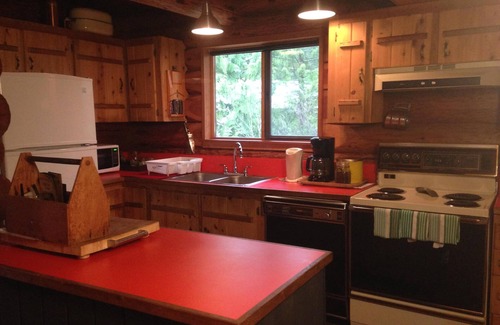 Halfmoon Bay Cabina | The Enchanted Woods Waterfront Log Cabin en Secret Cove