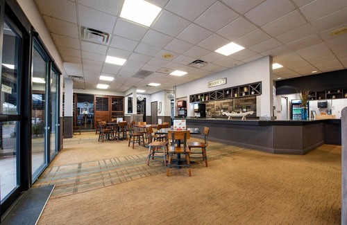 Florida Center Apartamento | The Enclave Hotel and Suites