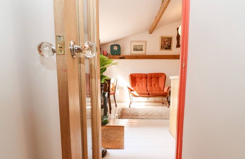 Milton Abbas Cabaña | La sala de máquinas, MILTON ABBAS