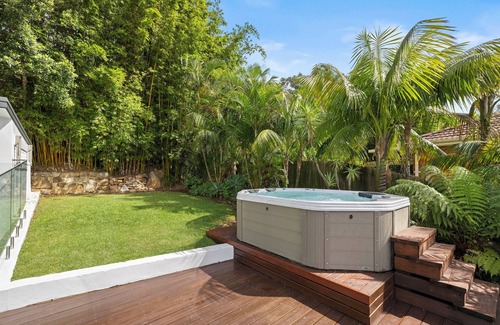 Sydney Casa | The Entertainer