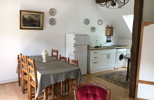 Sille-le-Philippe Apartamento | The entire farmhouse apartment (Grand + Petit Appartement combination)