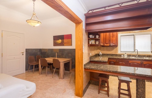 Las Palmas de Gran Canaria Chalet De Esquí | The Red House - 3BR with Private Terrace