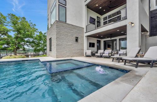 Burnet Casa | The Escape at 212 with Concierge Services