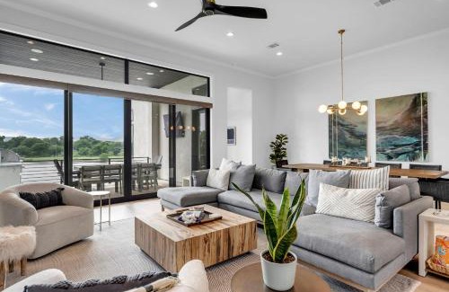 Burnet Casa | The Escape at 212 with Concierge Services