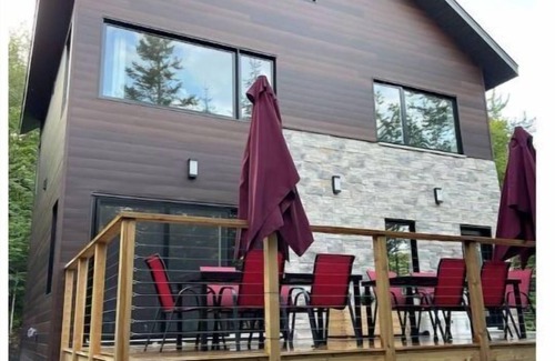 Lac Beauport Casa | The Escape - At the Water's'Edge