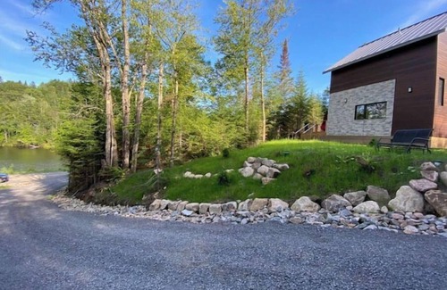 Lac Beauport Casa | The Escape - At the Water's'Edge