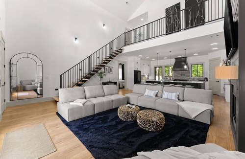 Braselton Casa | The Estate, King Beds, near Chateau Elan and Road Atlanta, lake Lanier