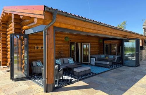 Crook Casa | The Estate, Luxury Spacious Family Stay with 3 Hot Tubs, Scenic Views Sleeps 16 near Durham & Bishop Auckland