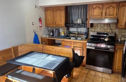 Bayonne Apartamento | The Evergreen 14 guests up to 16 25 min from NYC