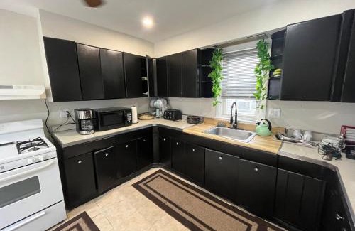 Bayonne Apartamento | The Evergreen 14 guests up to 16 25 min from NYC