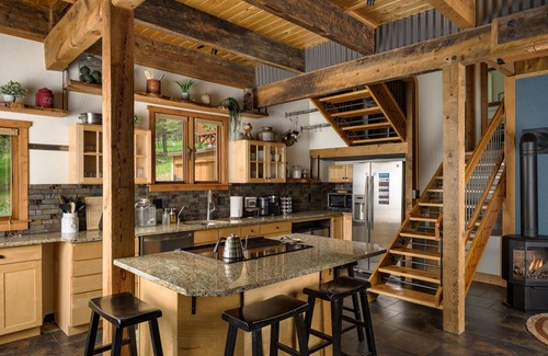 Evergreen Cabina | The Evergreen Castle - 4 bedrooms / 1.5 bathroom / Sleeps 8 / with Sauna