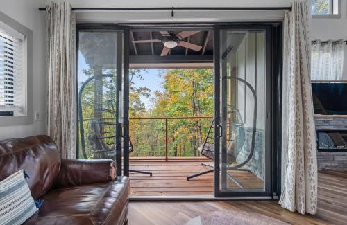 Wildwood Casa | The Evergreen Treehouse with Winter Views