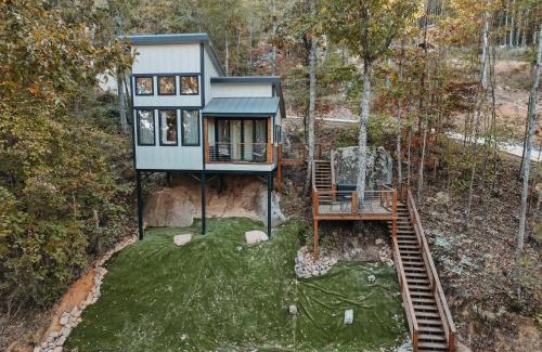 Wildwood Casa | The Evergreen Treehouse with Winter Views