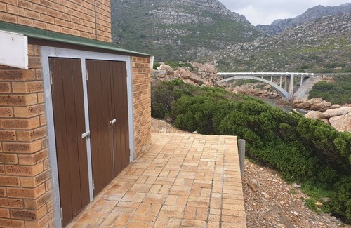 Helderberg Rural Cabaña | The Exclusive Monkey Rock Dolphin And Whale Outlook