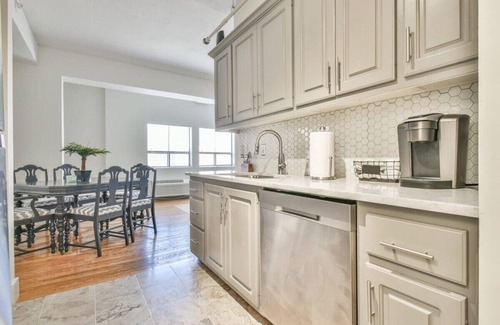 Athens Apartamento | The Executive Loft - Walk to Sanford Stadium!