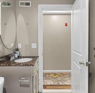 East Parkside Apartamento | The Executive - Philly Zoo King Retreat Free Parking