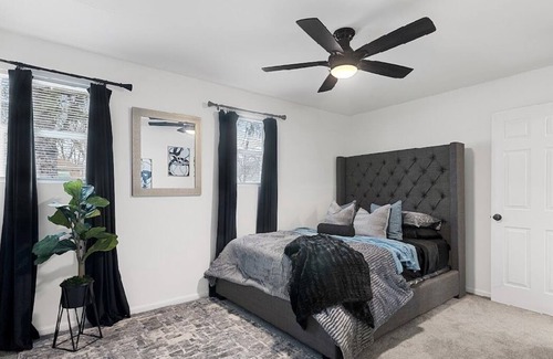 Homewood Casa | The Executive suite, is the place to be. Work and play ready,