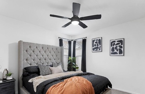 Homewood Casa | The Executive suite, is the place to be. Work and play ready,