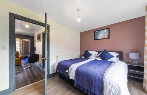 Marlborough Condominio | The Exquisite Harrow Gem -Parking