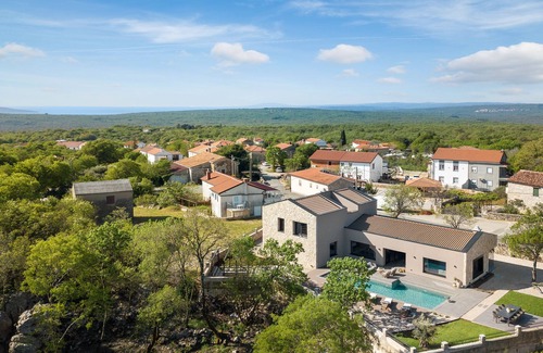 Garica Villa | The exquisite Villa Capri