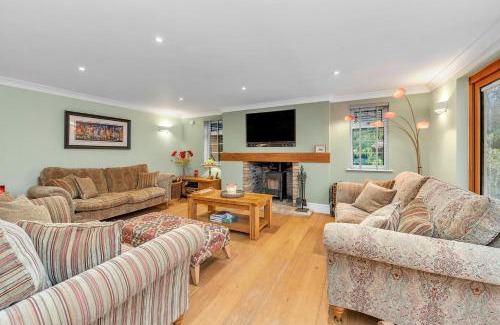 Bury St Edmunds Casa | The Fabulous Glen - sleeps up to 10 people with parking for 4 vehicles