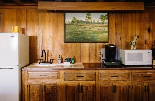 Tallahassee Cabina | The Fabulous Governors Cabin