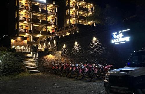 Mustang Complejo | The face resort