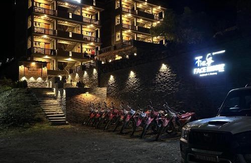 Mustang Complejo | The face resort