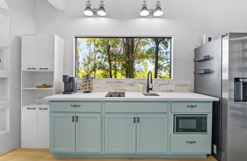 Bastrop County Cabina | The Fairy House | 3 Beds 2 Baths