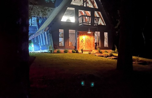 Saunderstown Cabina | The Fairy House - HGTV's Scariest House in America Winner