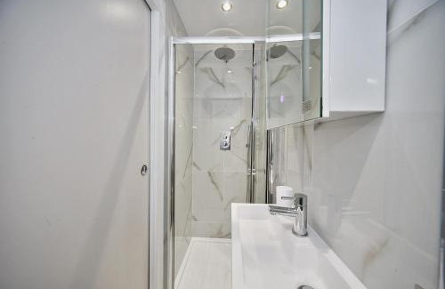 Luton Casa | The Falcons Nest All Ensuite Self Check In And Out Luton Airport