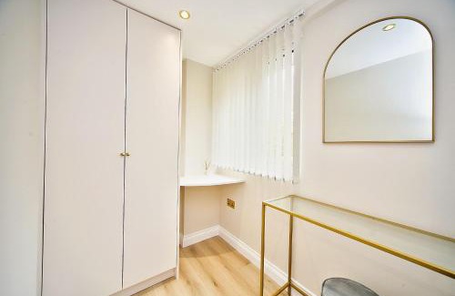 Luton Casa | The Falcons Nest All Ensuite Self Check In And Out Luton Airport