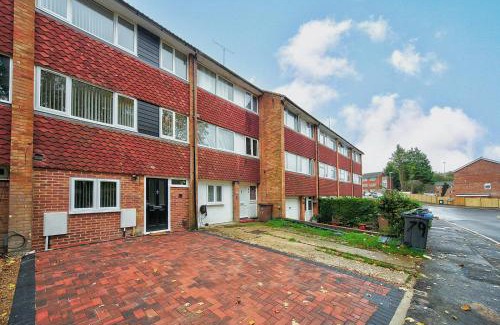 Luton Casa | The Falcons Nest All Ensuite Self Check In And Out Luton Airport