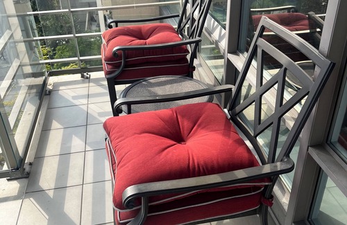 Downtown Victoria Condominio | The FALLS 2-bedroom 2 bath condo in downtown Victoria next to the Empress Hotel