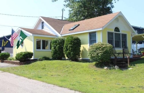 Prudenville Cabina | The Family Cabin, Charming, PURE Michigan.