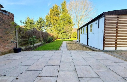 Chester Casa | The Family Holiday In Chester: Parking and Garden