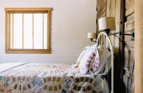 Tallahassee Otro | The Famous Senator Cabin