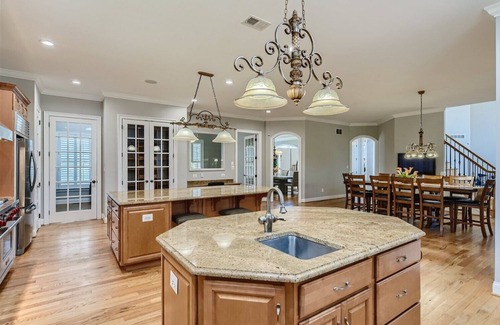 Lutherville Timonium Casa | The Farm's Luxury Timberpark Pool Estate