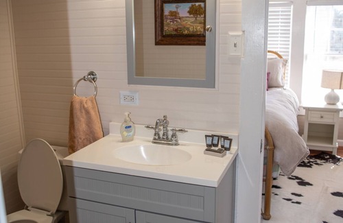Bertram Otro | Hill Country Farm Stay