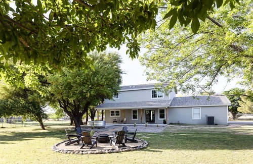 San Tan Valley Otro | The Farmhouse Acreage - Modern Stay with a Country Feel