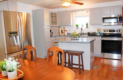 Harrisonburg Casa | The Farmhouse at Fort Lynne-Charming Country Home minutes from Downtown Harrisonburg