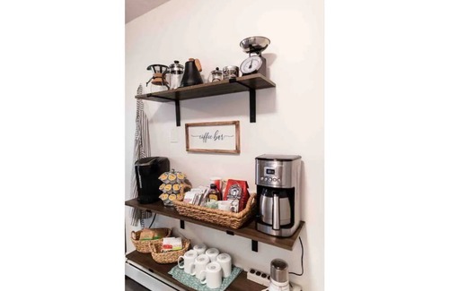 Fairbanks Casa | The Farmhouse - Clean, comfortable, and affordable!