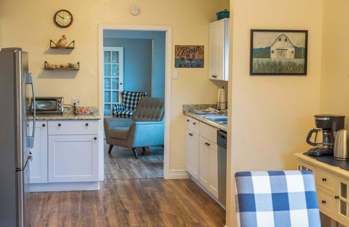 Sequim Casa | The Farmhouse Cozy 4 Bedroom Escape with Hot Tub