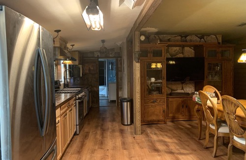 Boerne Cabina | Pintoresca casa de campo renovada en un rancho de 30 acres