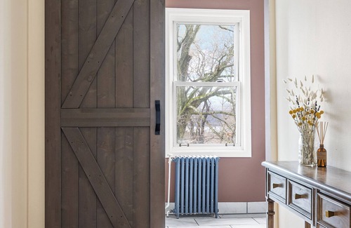 Marlboro Otro | The Farmhouse on the Hill