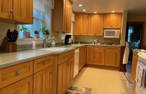 Town of Milo Casa | The Farmhouse-Seneca/Keuka-HotTub-WineTrail-1850’s Farmhouse, Classic Red Barn-Big Rooms-Pets OK