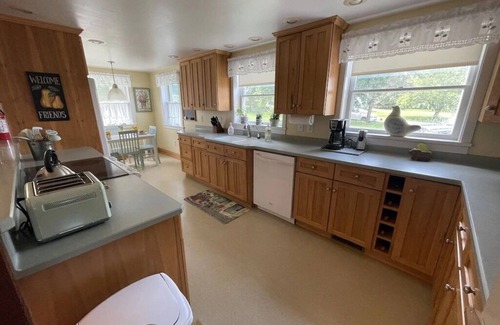 Town of Milo Casa | The Farmhouse-Seneca/Keuka-HotTub-WineTrail-1850’s Farmhouse, Classic Red Barn-Big Rooms-Pets OK