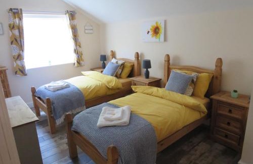 Bridlington Casa | The Feed Room At Eastmoor Farm Fully Renovated Fully Equipped 2 Bed Luxury Mews Cottage 1 Mile from the Beach